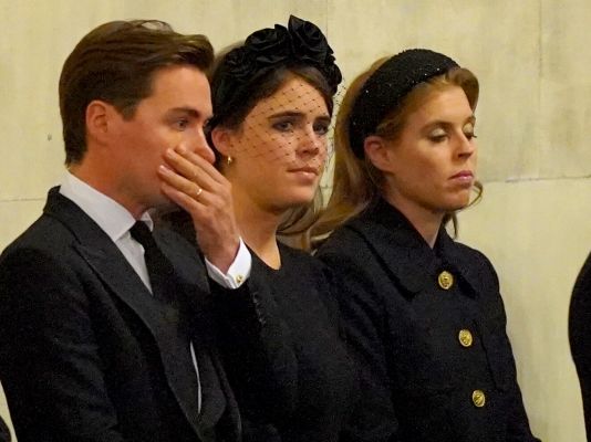 Prinzessinnen Eugenie und Beatrice: Royals-Experte erklärt, wer den York-Schwestern jetzt noch beisteht