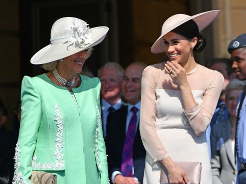 Königin Camilla teilt aus: Royals-Zoff eskaliert - "Gehirnwäsche"-Vorwurf gegen Meghan
