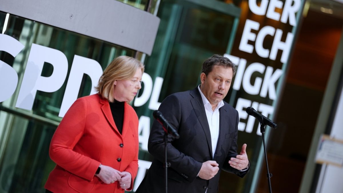 Die Bundesvorsitzenden B&auml;rbel Bas und Lars Klingbeil wollen ihre Partei aus der Krise f&uuml;hren: Im aktuellen ZDF-Politbarometer erreicht die SPD ihren bislang schlechtesten Wert. (Foto)