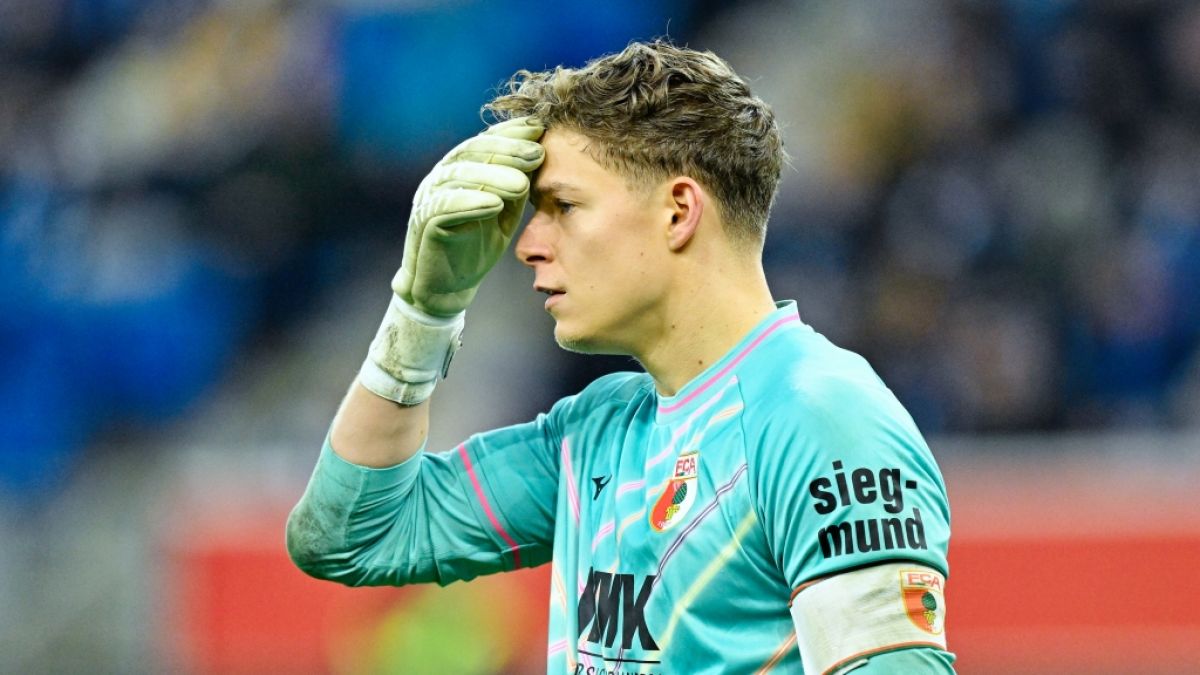Finn Dahmen steht in der Bundesliga im Tor des FC Augsburg. (Foto)