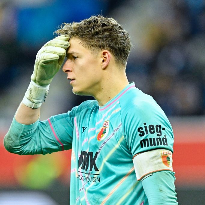 So lebt der Augsburg-Torwart mit seiner Verlobten