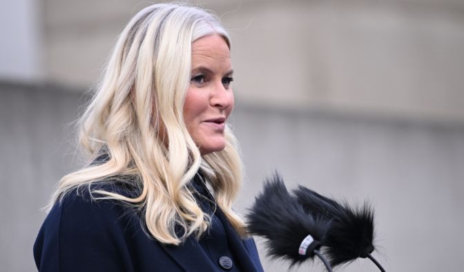 Mette-Marit: Neue Zweifel nach Aussagen von Epstein-Opfer