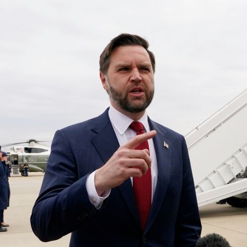 Trump-Vize verwirrt mit Antwort - er hält sich für besessen