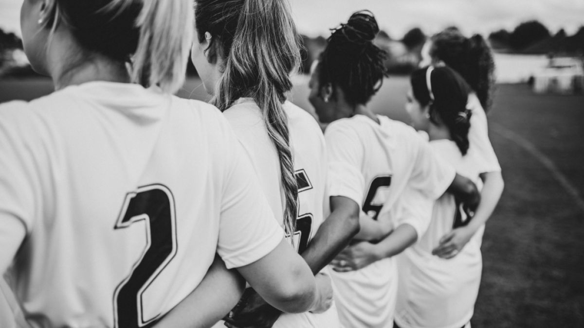 Tiefe Trauer im &ouml;sterreichischen Frauenfu&szlig;ball: Mittelfeldspielerin Alexandra Wimmer ist bei einem schweren Verkehrsunfall ums Leben gekommen. Die geb&uuml;rtige Salzburgerin wurde nur 20 Jahre alt (Symbolfoto). (Foto)