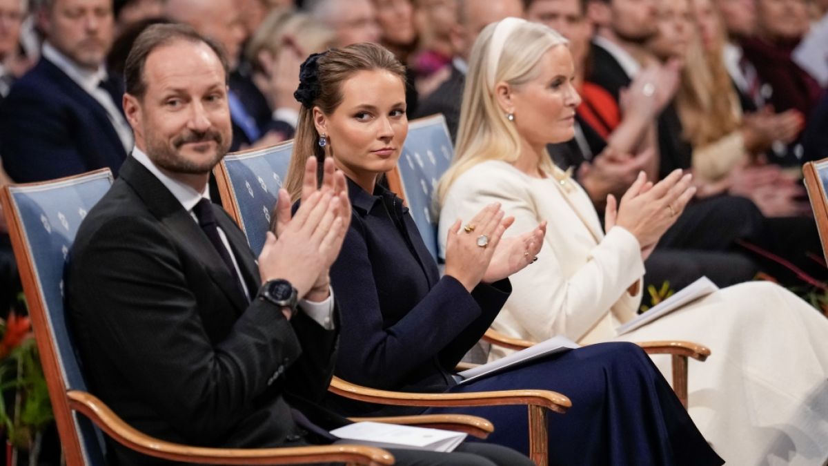 Norwegens Kronprinzenpaar Haakon und Mette-Marit, hier mit der gemeinsamen Tochter Prinzessin Ingrid Alexandra, tr&auml;gt keine Eheringe mehr. (Foto)
