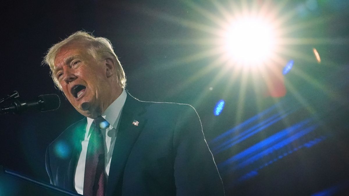 Donald Trump setzt seine Drohungen gegen den Iran fort und k&uuml;ndigt "vollst&auml;ndige Ausl&ouml;schung" iranischer Energieanlagen an, sollte die Stra&szlig;e von Hormus weiter blockiert bleiben. (Foto)