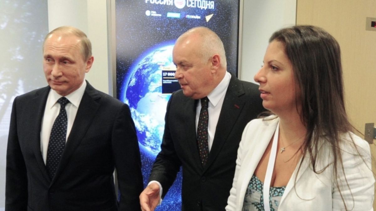 Margarita Simonjan (rechts) forderte das russische Volk auf, sich nicht &uuml;ber die Dauer des Krieges zu beschweren. (Foto)