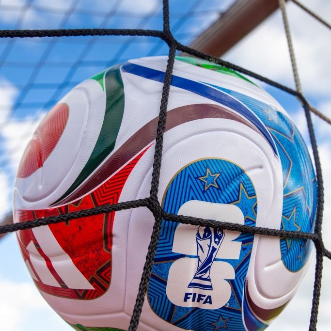 Als einziger Deutscher: Zwayer pfeift bei der Fußball-WM