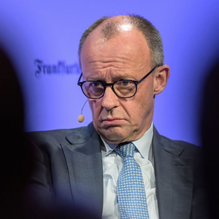 Neuer Kummer für Friedrich Merz: Zusätzlich zu den Wirtschaftsproblemen, die Deutschland ohnehin belasten, muss der Bundeskanzler jetzt auch mit einer düsteren Wachstumsprognose von Experten fertig werden.