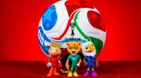 Der Spielball und die Maskottchen zur Fußball-WM 2026.