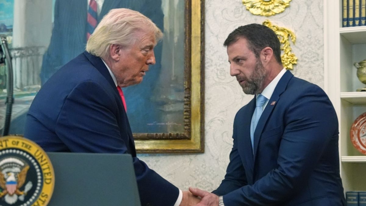 Donald Trump (Foto) hat&nbsp;Markwayne Mullin als neuen Heimatschutzminister ernannt. (Foto)