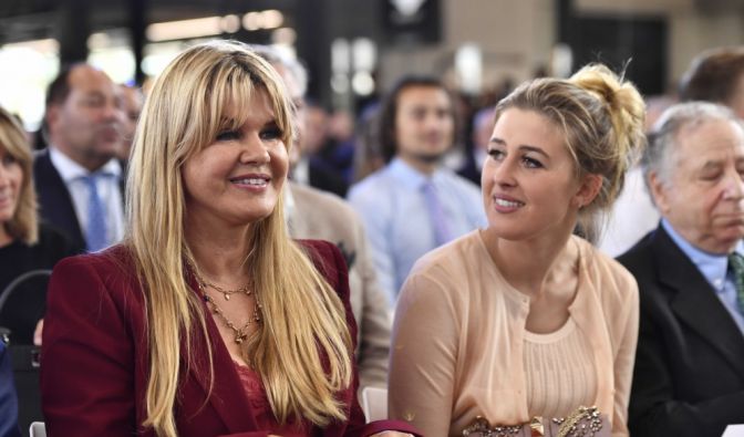 Michael Schumachers Ehefrau Corinna und Tochter Gina Maria Schumacher teilen eine Leidenschaft für den Reitsport - für Schumi-Tochter Gina war der Sport nach dem tragischen Unfall ihres Vaters ein rettender Ausweg.