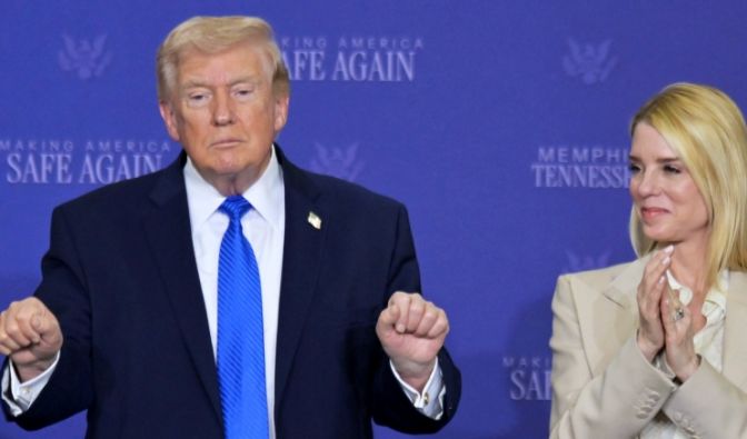 Donald Trump könnte Pam Bondi vor die Tür setzen.