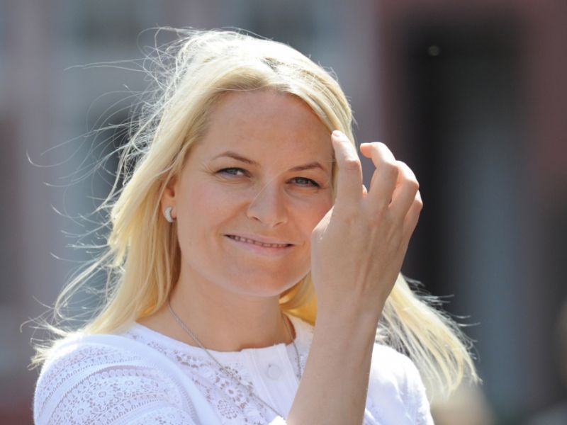 Mette-Marit von Norwegen: "Das ist mir unangenehm..." Kronprinzessin ließ Jeffrey Epstein abblitzen