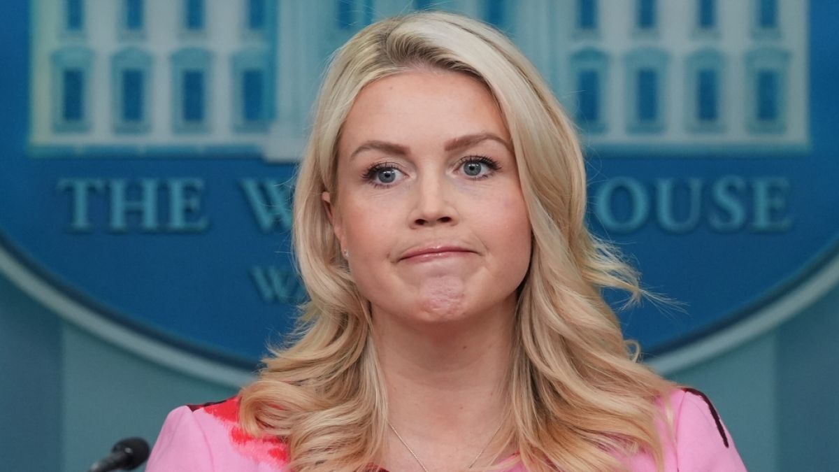 Karoline Leavitt blamierte sich mit einem Lob f&uuml;r Donald Trump. (Foto)