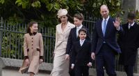 Prinz William (r.) kommt mit Ehefrau Kate (2.v.l.) sowie den Kindern Charlotte (l.), George (M.,l.) und Louis zum Ostergottesdienst auf Schloss Windsor.