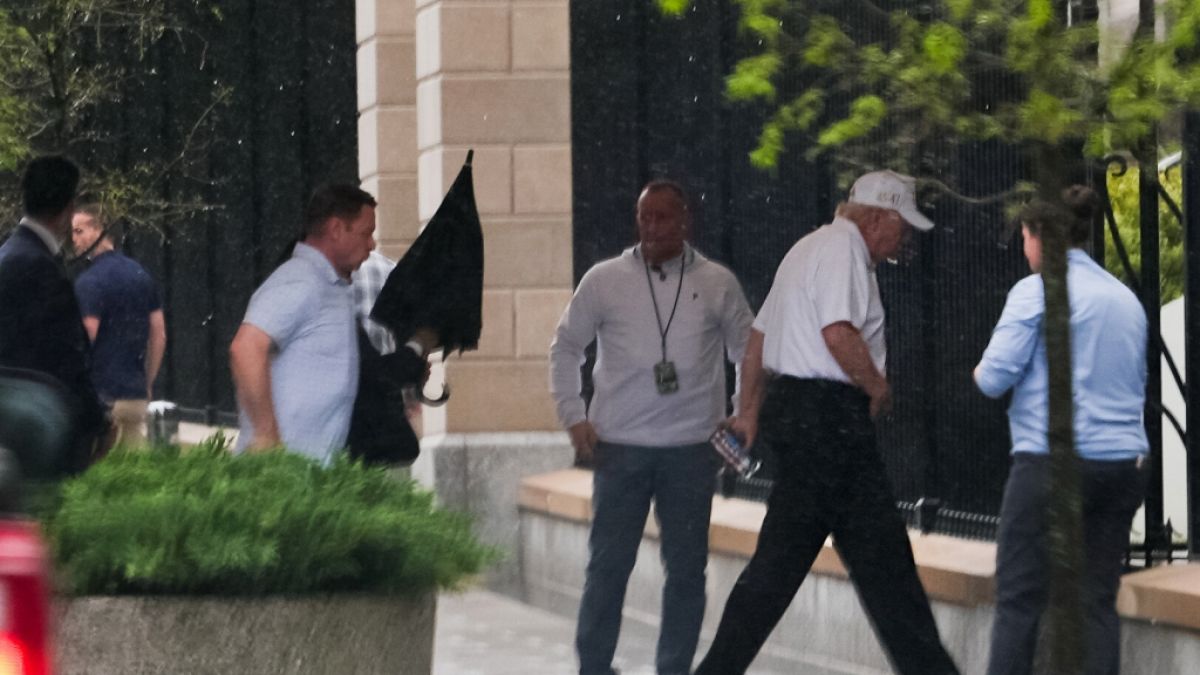 US-Pr&auml;sident Donald Trump erreicht das Wei&szlig;e Haus nach einem Besuch im Trump National Golf Club. (Foto)