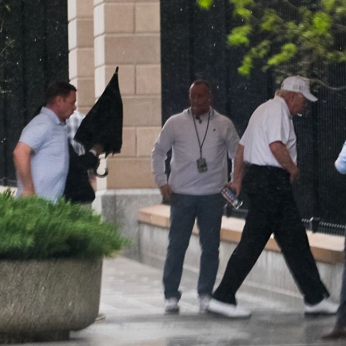 US-Präsident Donald Trump erreicht das Weiße Haus nach einem Besuch im Trump National Golf Club.