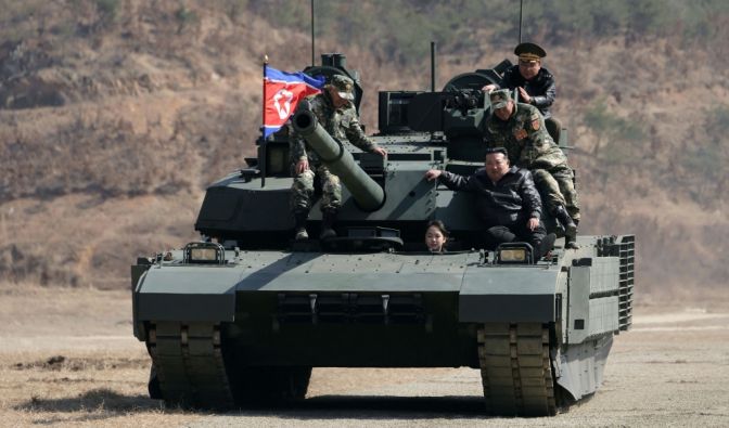 Mit 13 schon im Panzer - wird sie Nordkoreas nächste Herrscherin? Tochter von Kim Jong-un