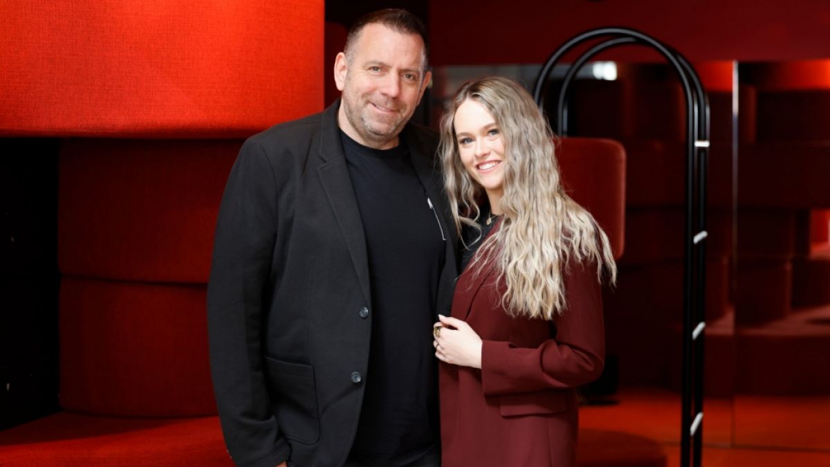 Die Hochzeit der beiden ist f&uuml;r 2027 geplant: Ballermann-Star Ikke H&uuml;ftgold und S&auml;ngerin Nina Reh. (Foto)