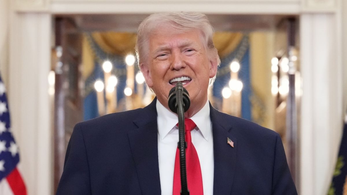 Donald Trump rechnet nach der Ank&uuml;ndigung, dass die Stra&szlig;e von Hormus alsbald ge&ouml;ffnet werden soll, mit klingelnden Kassen. (Foto)