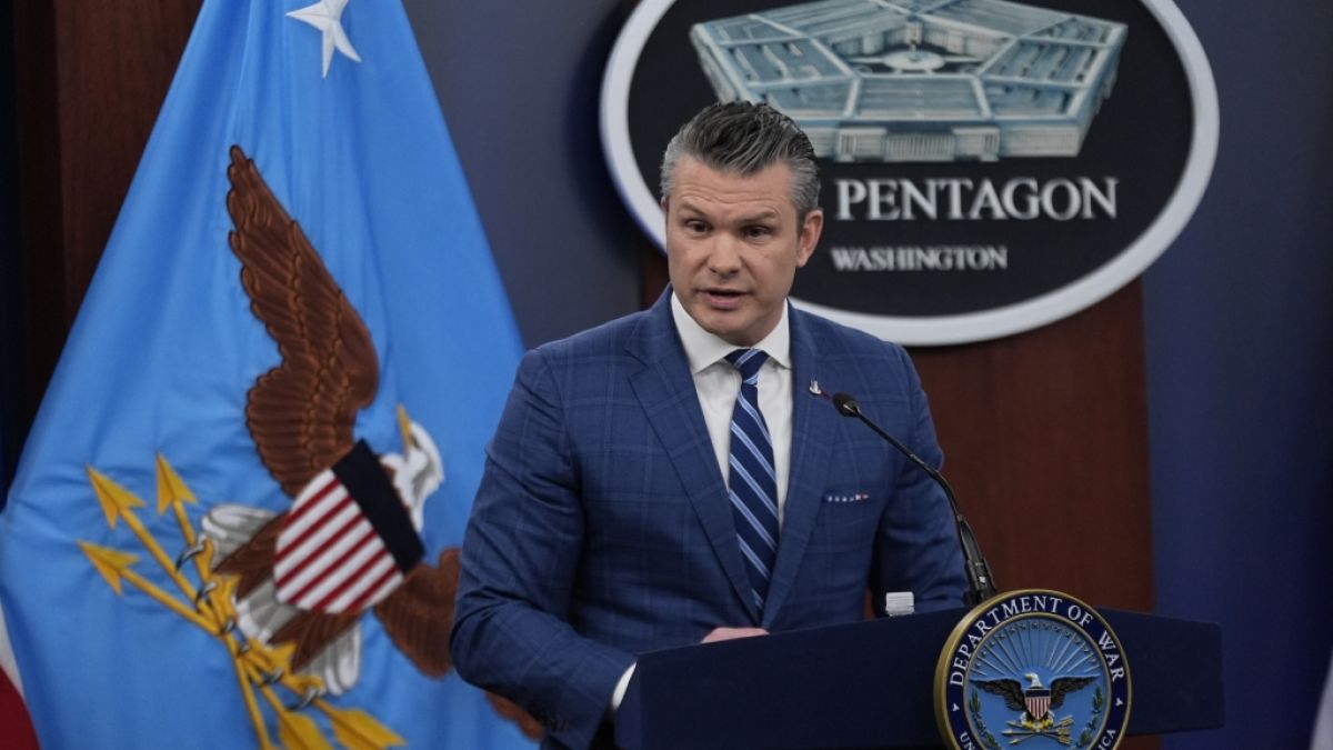 Pete Hegseth wies bei einer Pressekonferenz im Pentagon eine Journalistin zurecht. (Foto)