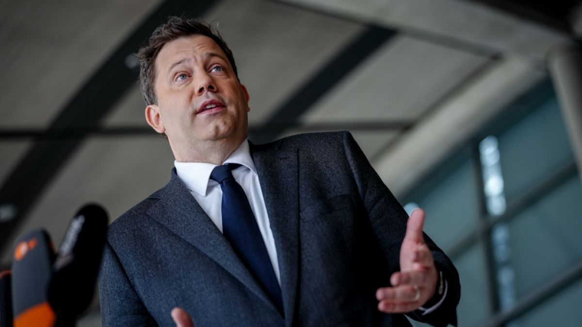 Millionen-Regen f&uuml;r Bundesfinanzminister Lars Klingbeil: Allein im M&auml;rz sp&uuml;lten die hohen Spritpreise fast eine halbe Milliarde Euro zus&auml;tzlich in den Bundeshaushalt. (Foto)