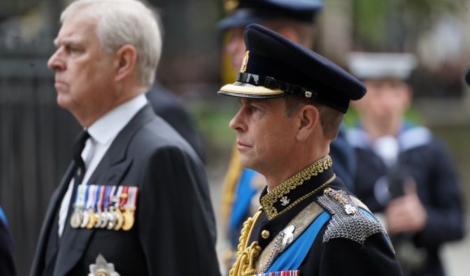 Prinz Edward in Sorge um verstoßenen Bruder Andrew Andrew Mountbatten-Windsor isoliert