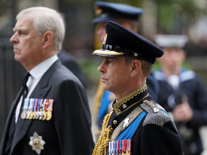 Andrew Mountbatten-Windsor isoliert: Prinz Edward in Sorge um Skandal-Bruder Andrew