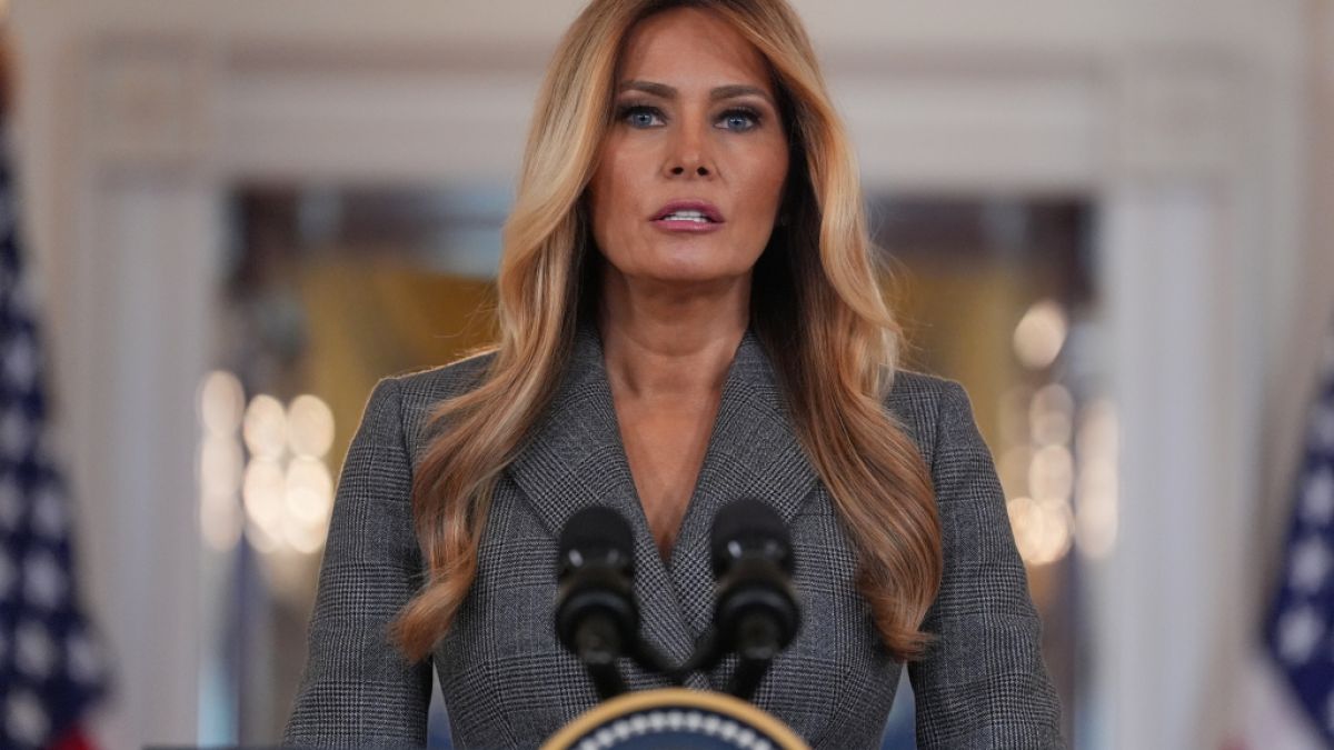 First Lady Melania Trump sprach im gro&szlig;en Foyer des Wei&szlig;en Hauses Klartext zum Epstein-Skandal - und warf damit mehr Fragen auf, als sie beantwortete. (Foto)