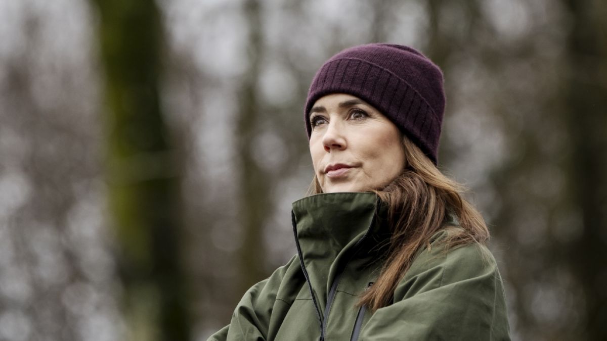 K&ouml;nigin Mary trauert um ihren Vater. (Foto)