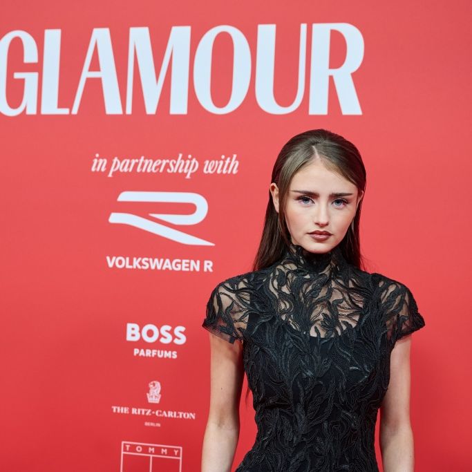 Mit dieser Pose raubt das Model seinen Fans den Atem