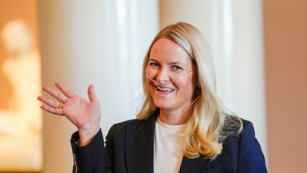 Die norwegische Kronprinzessin Mette-Marit mit einer sogenannten Nasenbrille. (Foto)