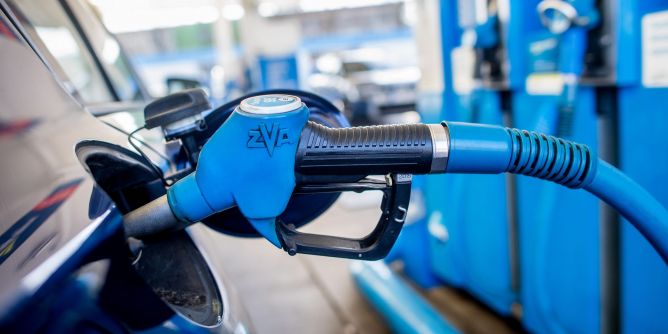 Super E10 und Diesel