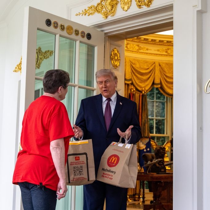 Peinlicher Moment im Weißen Haus - Trump bei McDonald's-Lieferung blamiert