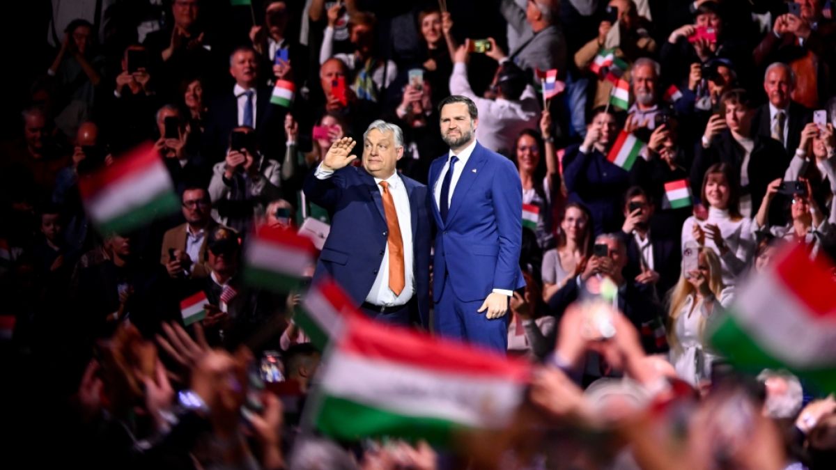 US-Vizepr&auml;sident J.D. Vance (r.) unterst&uuml;tzte Viktor Orb&aacute;n vor der Ungarn-Wahl. (Foto)