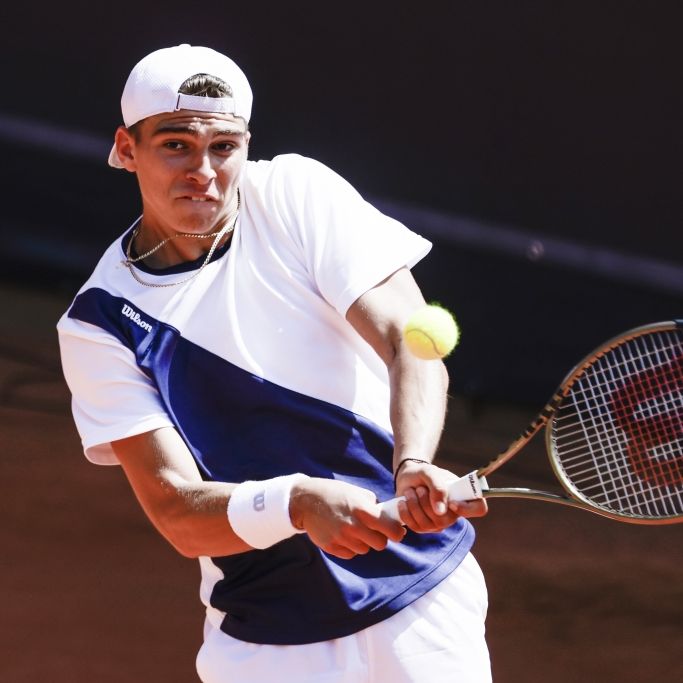 Zizou Bergs besiegt überzeugend Marko Topo