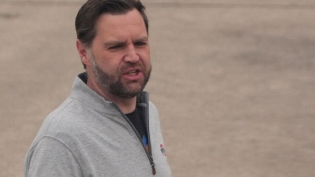 Hat sich JD Vance vor laufender Kamera in Bezug auf Donald Trump verplappert? (Foto)
