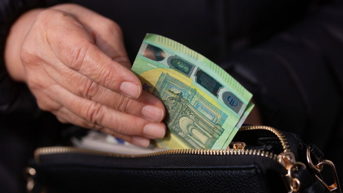 Wer nicht fr&uuml;h genug anf&auml;ngt zu sparen, k&ouml;nnte sp&auml;ter noch mehr mit Geldproblemen hadern. (Foto)