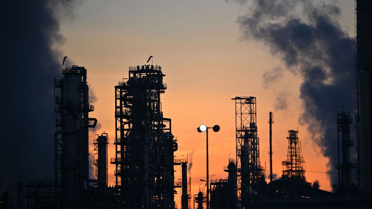 Die Mineral&ouml;lraffinerie Oberrhein (MiRO) z&auml;hlt zu den bedeutenden Standorten der Mineral&ouml;lverarbeitung in Deutschland. (Foto)