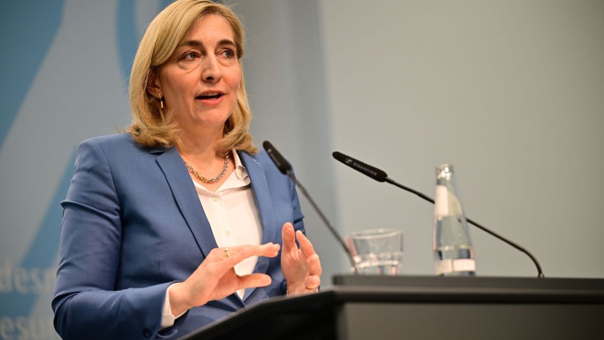 Gesundheitsministerin Nina Warken (CDU) spricht &uuml;ber die geplante&nbsp;Finanzreform f&uuml;r die gesetzliche Krankenkasse. (Foto)