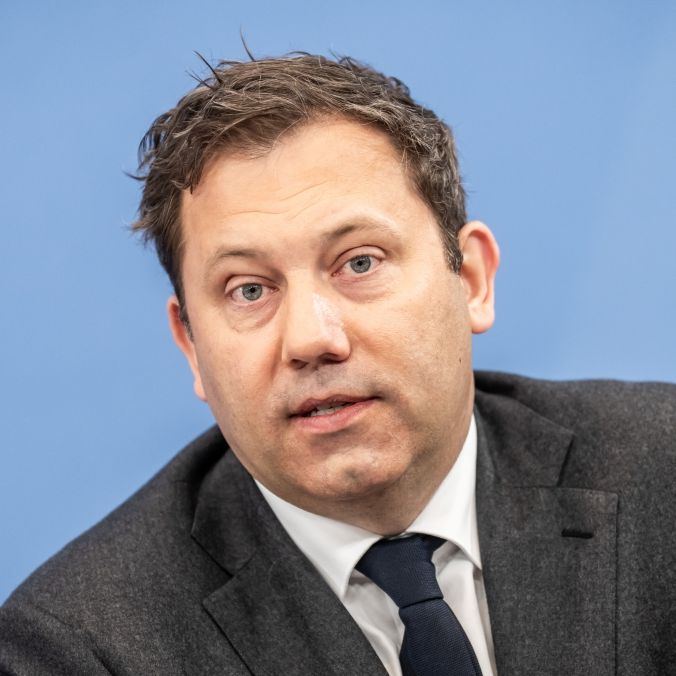 Neues Gesetz soll kommen - Benzinpreise bald günstiger? 