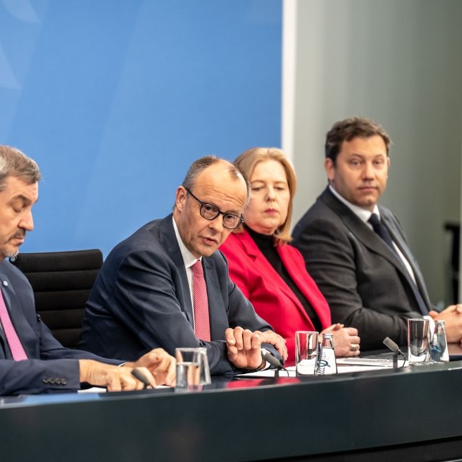 Wirbel um 1.000-Euro-Prämie - Bonus-Zahlung auch für Beamte und Minister?