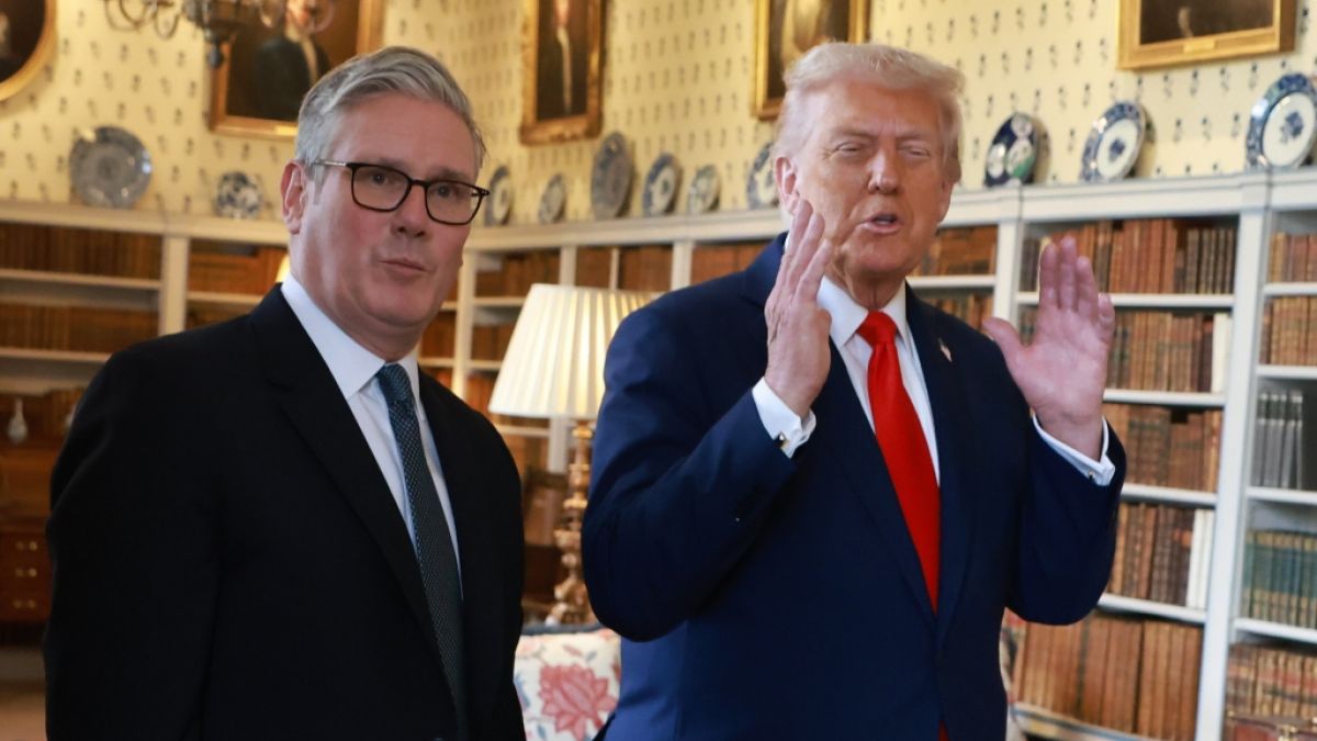 Der britische Premierminister Keir Starmer (links) und US-Pr&auml;sident Donald Trump. Er fordert Gro&szlig;britannien dazu auf, fossile Brennstoffe in der Nordsee zu f&ouml;rdern.&nbsp; (Foto)