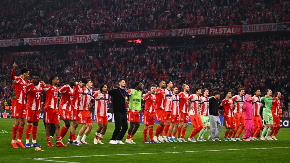 Die Spieler des FC Bayern M&uuml;nchen feiern den Halbfinal-Einzug in der Champions League. (Foto)