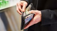 Wer in Zukunft größere Summen in Bargeld zahlen will, muss seinen Ausweis vorlegen.