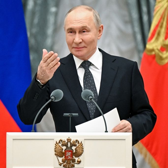 Skurrile Szene in Superhelden-Serie - plötzlich taucht der Kremlchef auf