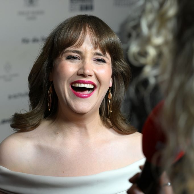 Ricarda Lang zeigt sich in einer edlen Abendrobe auf dem Bundespresseball.