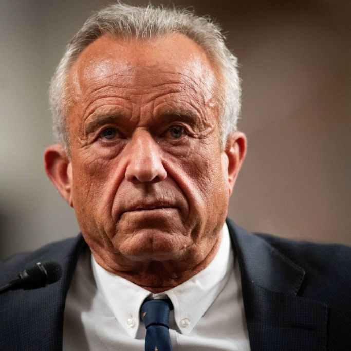 Robert F. Kennedy Jr. lenkt bei Frage über Trumps Amtsenthebung ab.