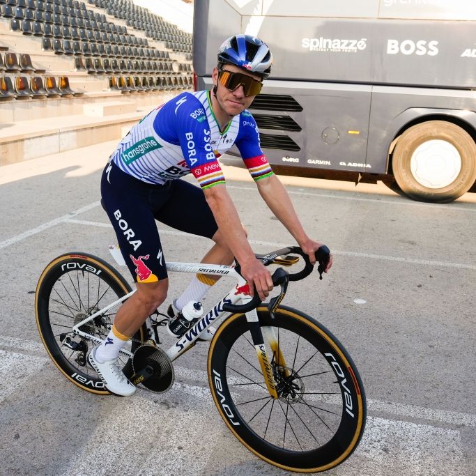 Mehrere Stürze, Sensation bei den Damen und ein Pogacar-Duell